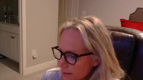 ninanite online show from April 9, 11:21 pm