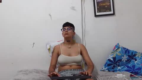 nini_smith online show from April 20, 3:26 pm