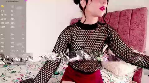 NINI VELVET  online show from April 26, 9:23 pm