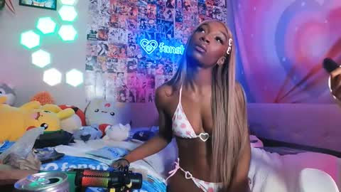 NIVIA WOLFE online show from December 12, 12:48 am