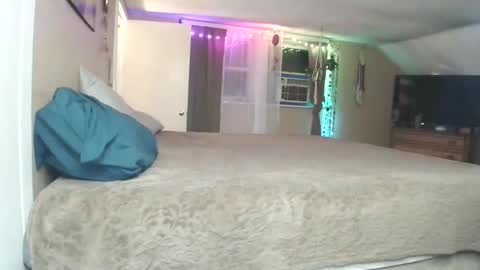 Leah online show from October 6, 9:27 am