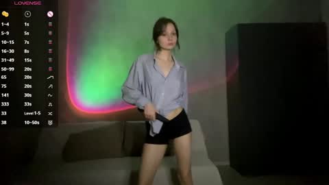 Nora online show from April 4, 7:43 pm