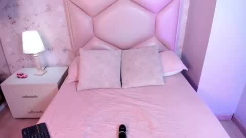   ambarsulliva  online show from October 6, 12:01 pm