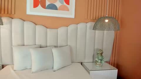 Noa online show from December 3, 2:45 am