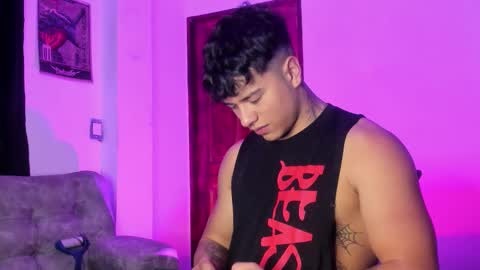 noah_223 online show from February 12, 3:21 am