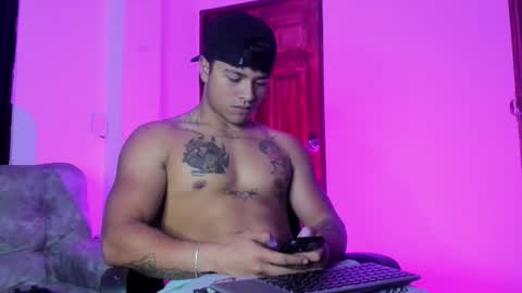 noah_223 online show from December 21, 5:58 am