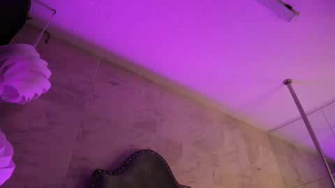 Zoe  online show from April 22, 3:24 am