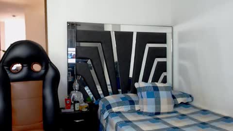 Noah Harris01 online show from November 25, 4:17 pm