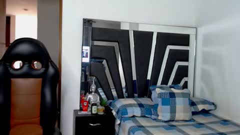 Noah Harris01 online show from February 17, 1:10 pm