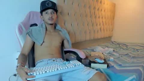 noah_jacksxn online show from June 2, 8:16 am