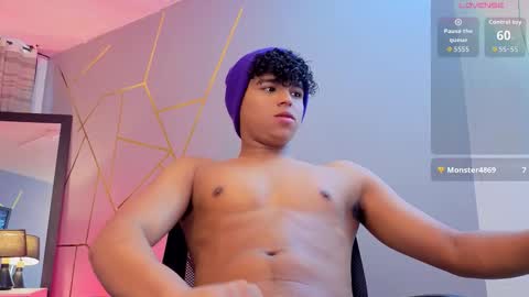 noah_smith04 online show from October 29, 3:25 pm