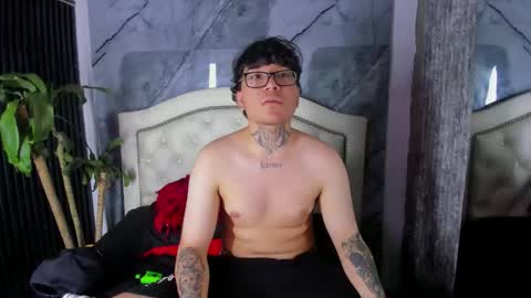 NOAH online show from December 1, 7:56 pm