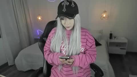 Noah  online show from February 17, 5:50 am