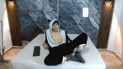    online show from April 23, 11:18 am