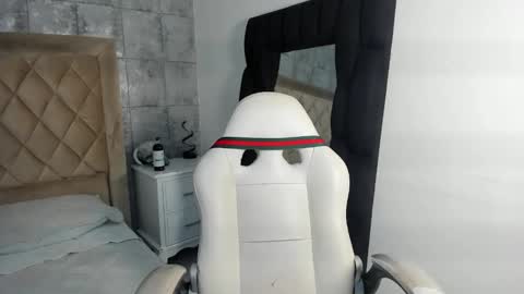 Noah Wolf online show from March 6, 11:48 pm