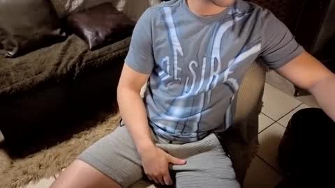 Snapshot of nobudget06 chatting on September 10, 1:06 am nobudget06 online show from September 10, 1:06 am