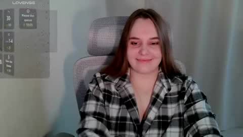 noir_ember_ online show from July 16, 4:54 pm