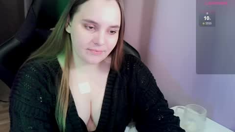 noir_ember_ online show from April 26, 5:43 pm