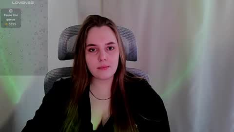 noir_ember_ online show from June 15, 9:01 am