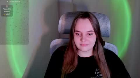 noir_ember_ online show from June 16, 4:55 pm