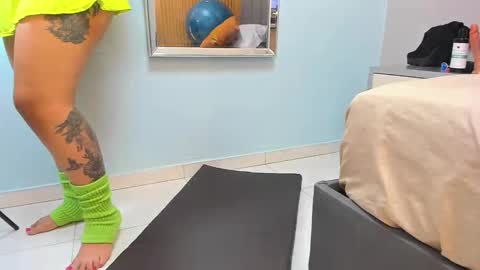 noraloux1 online show from September 12, 3:08 am