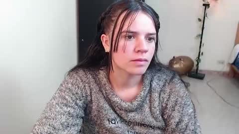 Snapshot of noreen_ chatting on December 19, 3:08 pm noreen_ online show from December 19, 3:08 pm