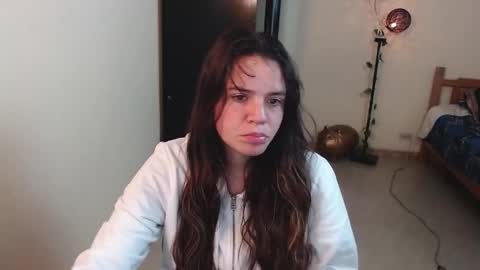 Snapshot of noreen_ chatting on December 17, 12:11 pm noreen_ online show from December 17, 12:11 pm