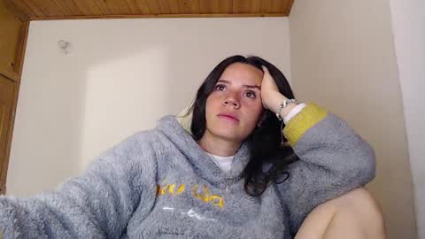 noreen_ online show from April 2, 2:52 am