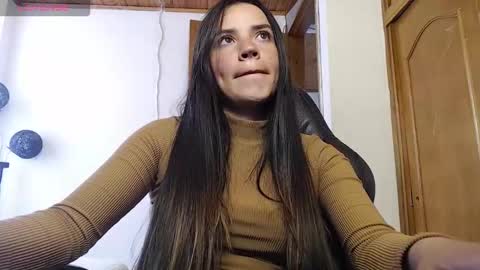 Snapshot of noreen_ chatting on October 27, 5:46 pm noreen_ online show from October 27, 5:46 pm