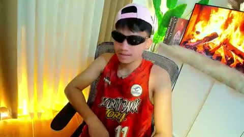 Hi im ariel online show from May 28, 11:25 pm