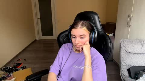 Elena online show from April 18, 7:32 am