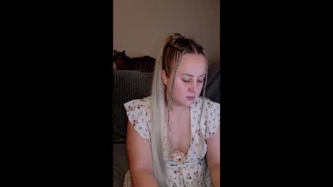 hi glad to chat online show from October 22, 1:13 pm