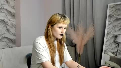 Snapshot of nova_grave chatting on October 14, 11:35 am NovaGrave online show from October 14, 11:35 am