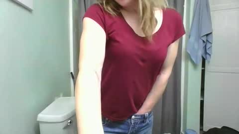 nudenene22 online show from April 3, 7:04 am