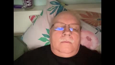 nukiss online show from December 5, 1:01 pm