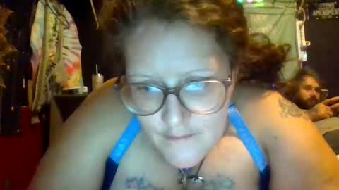 nutthousefunnyfarm online show from December 19, 4:08 am