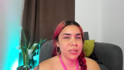 Nia online show from November 6, 11:19 pm