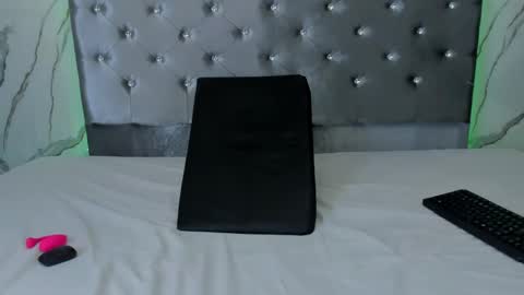 xionela gates online show from May 30, 9:02 pm