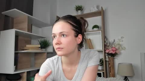 Elis online show from February 9, 8:22 pm