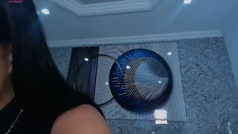 independent model online show from December 14, 4:02 pm