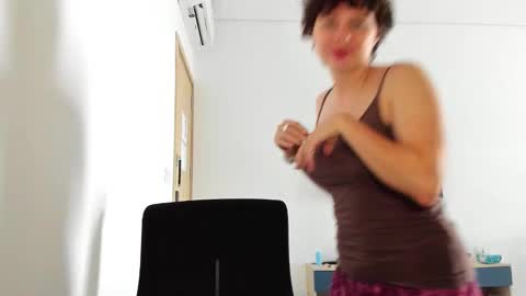 Evie online show from February 23, 4:03 am