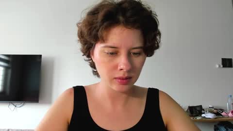 Evie online show from April 4, 6:31 am