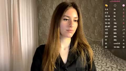 Mia online show from December 5, 9:41 am