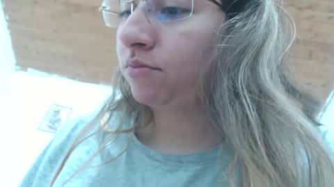 Val online show from December 1, 6:28 pm