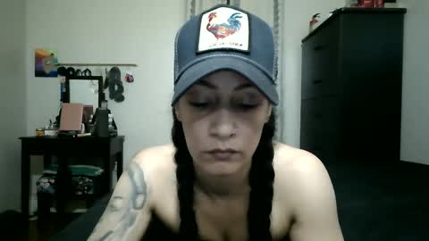 Lit en Cama online show from October 26, 1:50 am