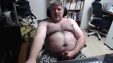 Woman message me men do not make demands and dont ask for pm only ladies. online show from May 11, 3:40 pm
