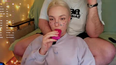 Emma  Alex online show from May 9, 2:56 pm