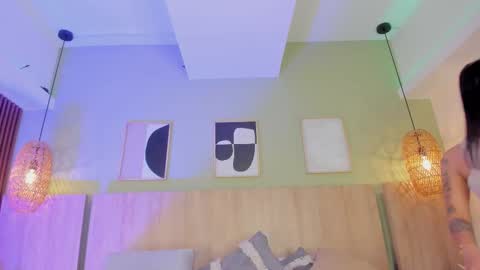 Holly online show from January 8, 5:30 pm