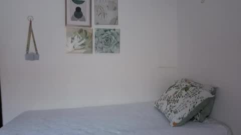 ohanna_ online show from April 13, 6:23 pm