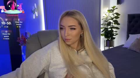 Emma online show from November 3, 1:28 am